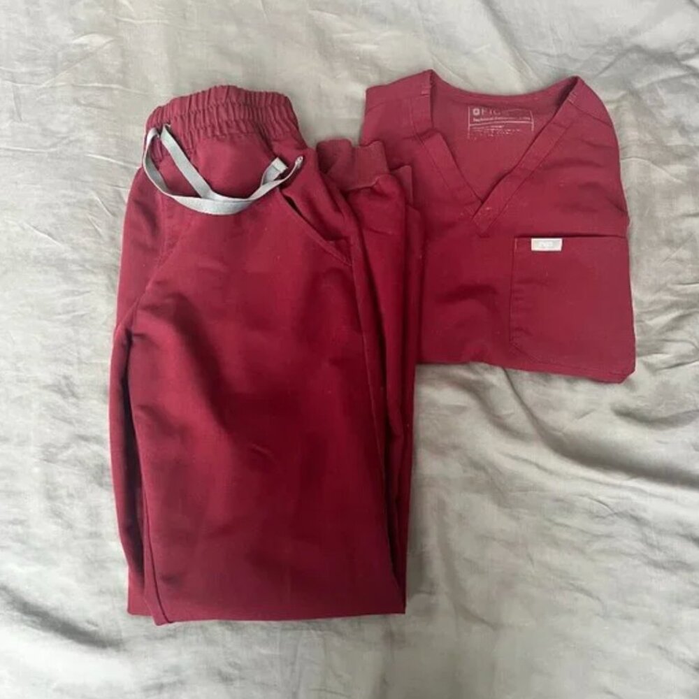 Figs Burgundy Catarina Scrub Top & High Waisted Zamora Joggers (XXS)